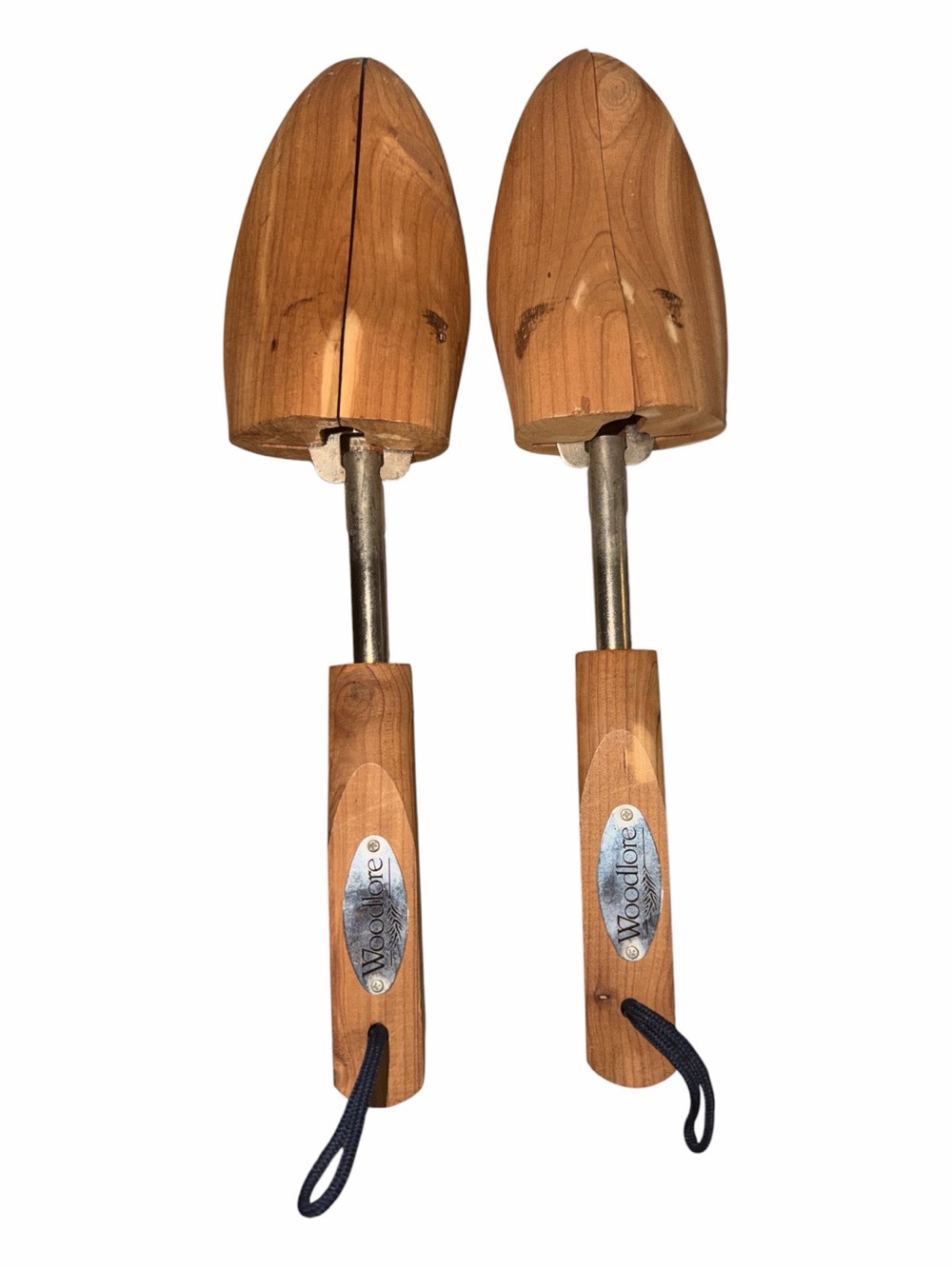 Woodlore men’s combination cedar shoe trees featuring a split toe design pair